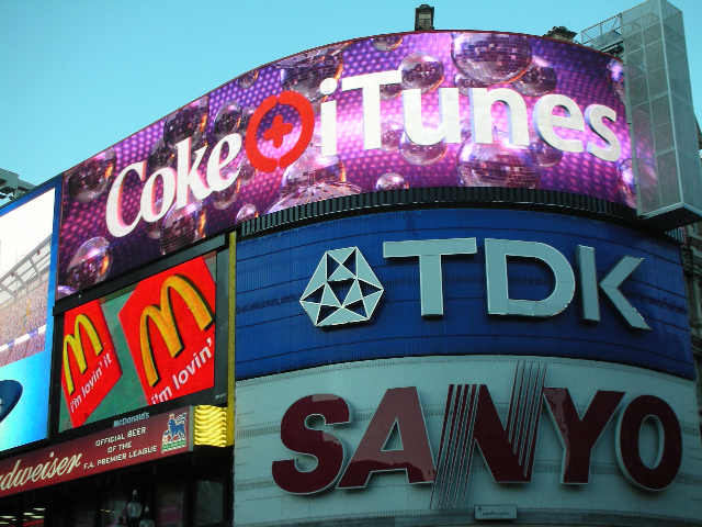 Coke+iTunes Piccadilly